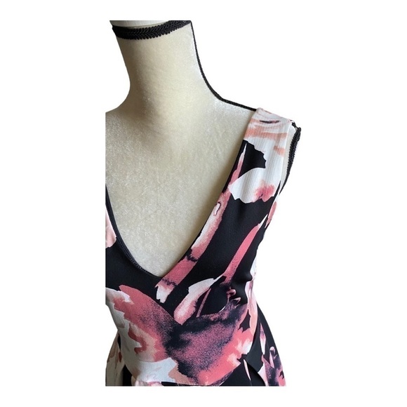 FOREVER 21-FLORAL FIT AND FLARE DRESS -SIZE 1X - Picture 4 of 12